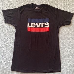 Black Levi’s T-Shirt